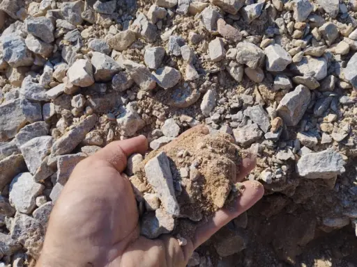 Ile waży m3 kruszywa 0-31,5 mm? Oblicz i nie przepłacaj!