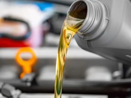 Jaki olej hydrauliczny do koparki? Dobór, parametry, porównanie