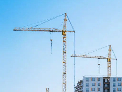 Jak wygląda dźwig? Budowa, typy i kluczowe elementy
