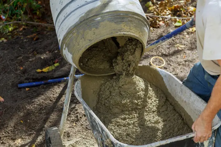 Betoniarka 120l: Ile cementu? Proporcje na beton B10-B25